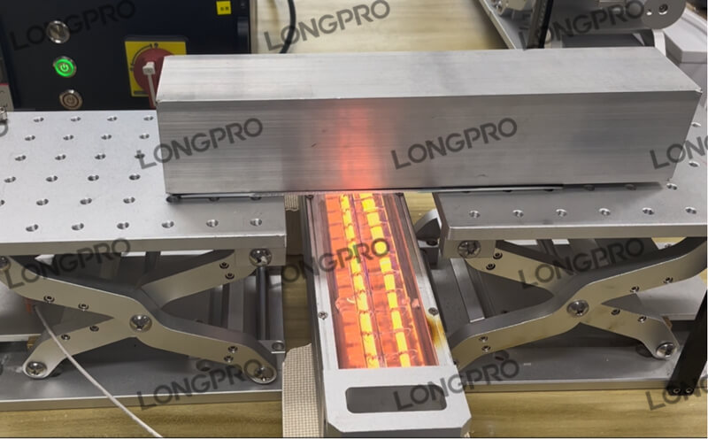 光伏板底襯熔接.jpg 光伏板底襯熔接.jpg